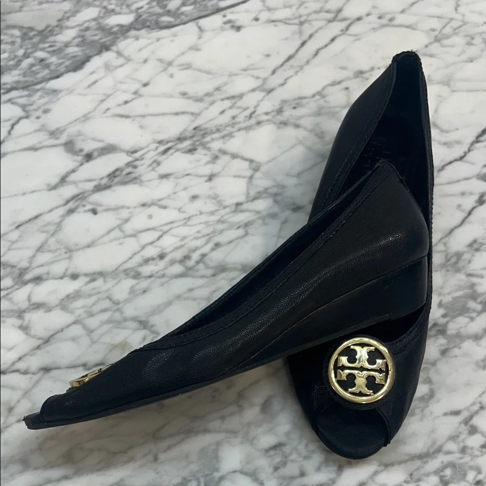 Tory Burch Black Small Wedge with Gold Accents - Picture 1 of 6